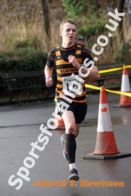 Isaac Dunn (Blaydon) finishing the Ronnie Walker Saltwell 10k Road Race, Gateshead. Photo: David T. Hewitson/Sports for All Pics